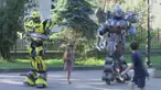 Pasutri asal Ukraina membangun bisnis kostum robot Transformer. Hasil karya mereka telah ditampilkan di beberapa festival internasional, seperti di Latvia, Qatar, hingga Amerika Serikat.
