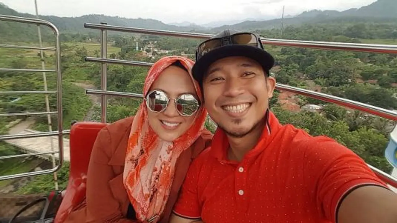 Denny Cagur dan Istri