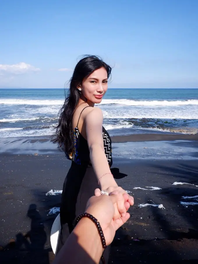 Jarang Terkespos, Ini 6 Pesona Tribuana Tungga Dewi Istri Bambang Pamungkas