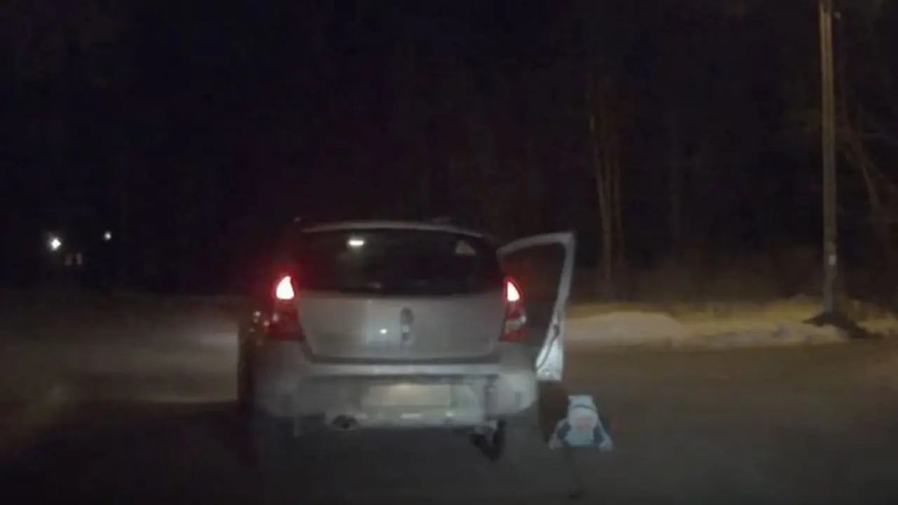 Bayi Terjatuh Karena Lupa Mengunci Pintu Mobil Saat Berjalan