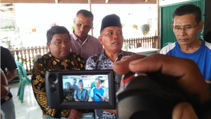 Salah seorang ketua RT di Kelurahan Gunung Kembang, Sarolangun, usai pertemuan dengan panitia konser Kotak Band. (Liputan6.com/Gresi Plasmanto)