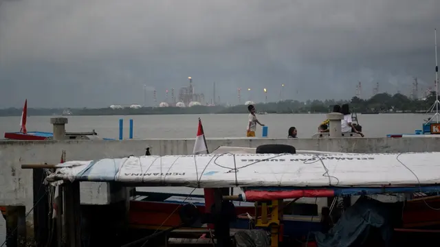 Nusakambangan dan Dermaga Sleko, Cilacap, pada sebuah senja. Kini buaya berkeliaran di tempat ini. (Foto: Liputan6.com/Muhamad Ridlo)