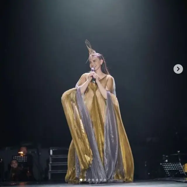 Busana Panggung Rossa