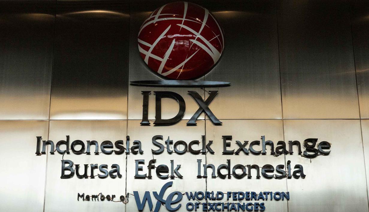 Kamis (29/1/2026) sore, tercatat sebanyak 214 saham bergerak menguat. Sementara, ada 521 saham melemah, dan 73 saham lainnya stagnan. Tampak dalam foto, logo Bursa Efek Indonesia (IDX) terlihat di Jakarta, Kamis (29/1/2026). (YASUYOSHI CHIBA/AFP)