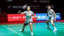 Pasangan ganda campuran Indonesia, Jafar Hidayatullah/Felisha Pasaribu berusaha mengembalikan kok ke arah wakil Korea Selatan, Kim Jae Hyeon/Jang Ha Jeong dalam babak 32 besar Indonesia Open 2026 di Istora Senayan, Jakarta, Rabu (03/06/2026). (Bola.com/Bagaskara Lazuardi)