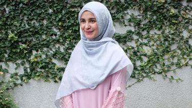 Setelah Menikah Dan Punya Anak 18 Artis Muda Ini Putuskan Berhijab News Entertainment Fimela Com