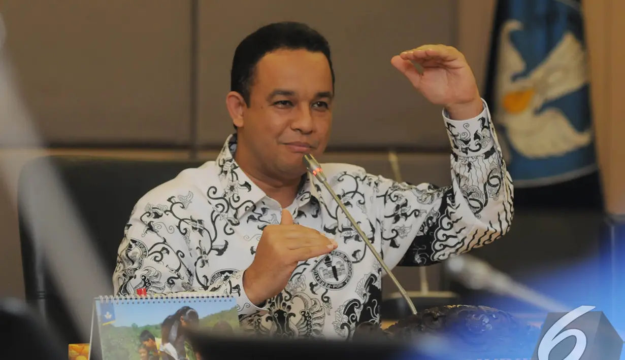 Anies Baswedan menilai, jika gerakan memuliakan guru dapat dilakukan secara massal, maka akan tumbuh kesadaran untuk lebih menghargai profesi guru, Jakarta, Senin (24/11/2014). (Liputan6.com/Herman Zakharia)