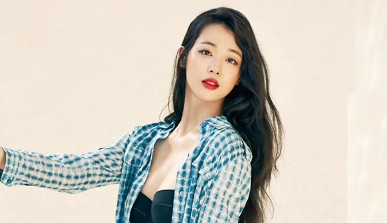 Aksi pelantun lagu 'Pinnochio' ini terbilang nakal. Terlebih lagi foto tersebut di unggahnya lewat akun miliknya. Tak heran jika netizen kembali menghujatnya kembali. (Soompi/Bintang.com)