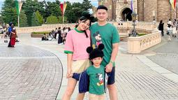 Kehadiran anak kedua di tengah keluarga kecil pun tak lepas dari sorotan publik. Bahkan, anak pertama Chef Arnold juga terlihat begitu antusias menyambut sang adik. (Liputan6.com/IG/@tiffanysoetanto)
