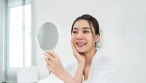 5-Minute Nighttime Skincare Routine, Bantu Kulit Terasa Lebih Kenyal saat Bangun Tidur
