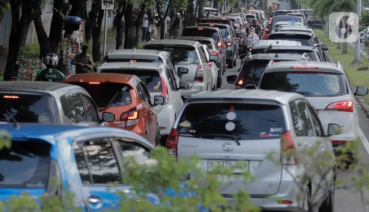 Jam operasional event Jakarta Fair saat cuti bersama libur hari raya IdulAdha 1444 H antara lain 28 Juni 2023 dibuka dari pukul 10.00-20.00 WIB, pada 29 Juni 2023 dibuka pukul 14.00-23.00 WIB, lalu pada 30 Juni 2023 dibuka mulai pukul 10.00-23.00 WIB. (Liputan6.com/Herman Zakharia)