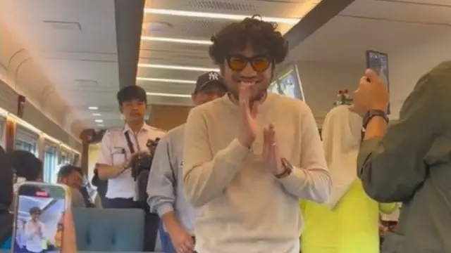 Penumpang Ungkap Menang Kontes Nonton Kunto Aji Ngamen di Kereta dan Bisa Ngobrol Bareng.  foto: TikTok @fazazikrissilmi