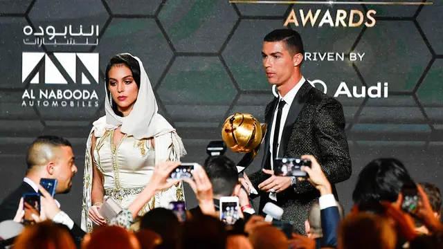 Berkerudung, Kekasih Ronaldo Tampil Cantik di Dubai
