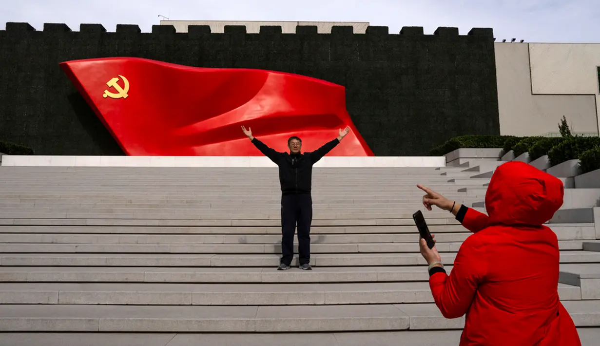 Museum Partai Komunis China diresmikan pada 18 Juni 2021 lalu oleh pengunjung pertamanya yakni Xi Jinping, Sekretaris Jenderal Komite Sentral CPC sekaligus Presiden China. (AP Photo/Louise Delmotte)