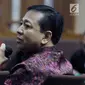 Terdakwa korupsi proyek e-KTP, Setya Novanto saat menjadi saksi pada sidang lanjutan dugaan merintangi penyidikan korupsiE-KTP dengan terdakwa Bimanesh Sutarjo di Pengadilan Tipikor, Jakarta, Jumat (27/4). (Liputan6.com/Helmi Fithriansyah)