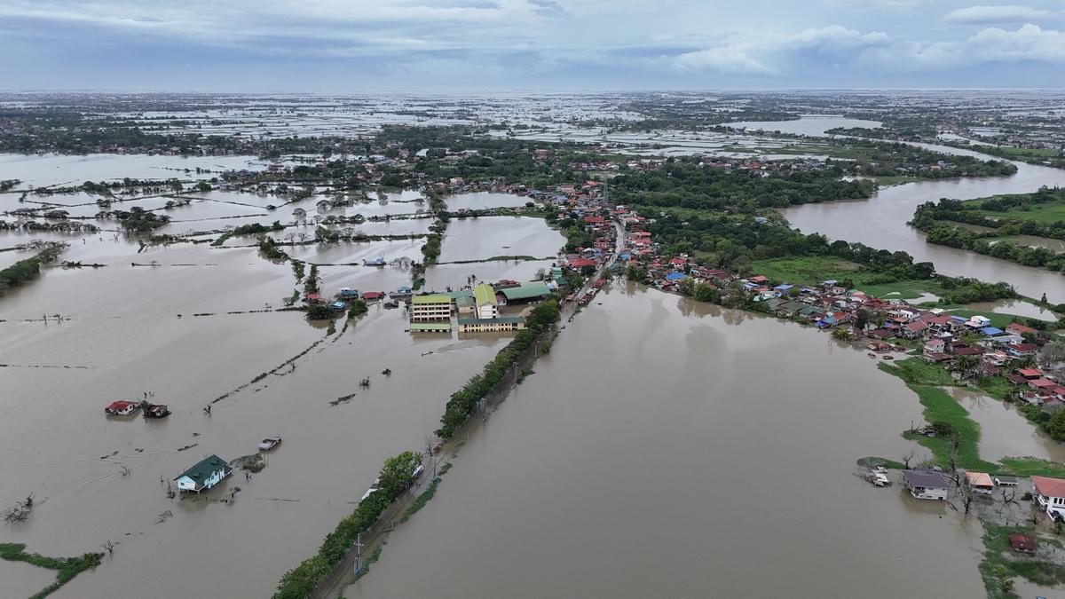 Potret Udara Wilayah Calumpit Filipina Pasca-Terjangan Topan Co-May