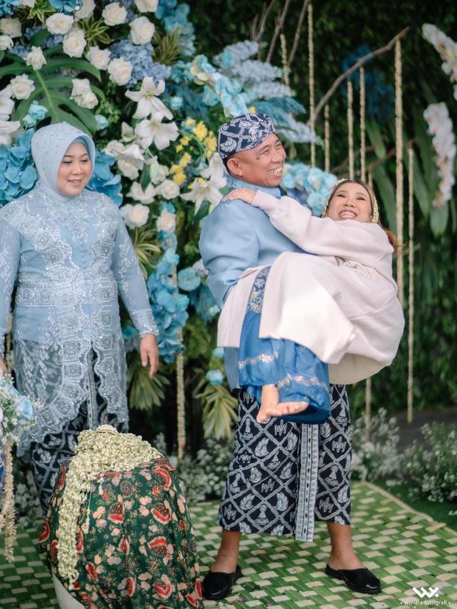 Jelang Menikah, Ini 7 Potret Bahagia Kiky Saputri di Momen Pengajian dan Siraman