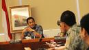 Mendag, Rachmat Gobel (kiri) berdiskusi dengan Asosiasi Pengusaha Indonesia (Apindo) di Gedung Kemendag, Jakarta (13/4/2015). Kerjasama Kemendag dengan Apindo untuk meningkatkan target ekspor dan penguatan pasar dalam negeri. (Liputan6.com/Helmi Afandi)