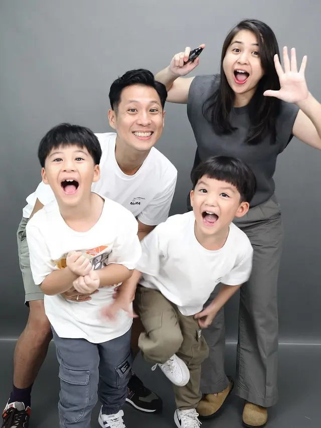 Disebut Baby Face, Ini 7 Potret Putri Titian saat Asuh 2 Anak