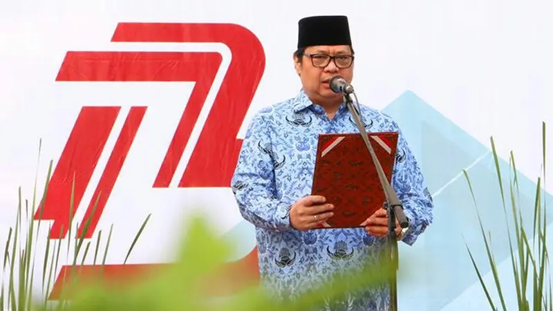 Menteri Perindustrian Airlangga Hartarto menggelar Upacara Bendera dalam rangka perayaan HUT ke-73 Republik Indonesia di Kantor Kementerian Perindustrian. Dok Kementerian Perindustrian