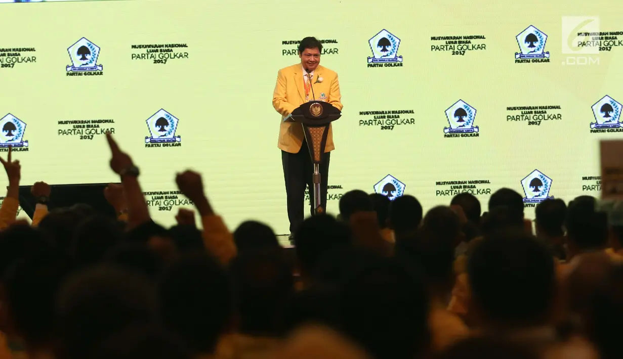 Ketua Umum Partai Golkar Airlangga Hartarto memberikan sambutan saat pembukaan Munaslub Partai Golkar di Jakarta, Senin (18/12). Munaslub Partai Golkar mengusung tema Menuju Golkar Bersih Bangkit Untuk Indonesia Sejahtera (Liputan6.com/Angga Yuniar)