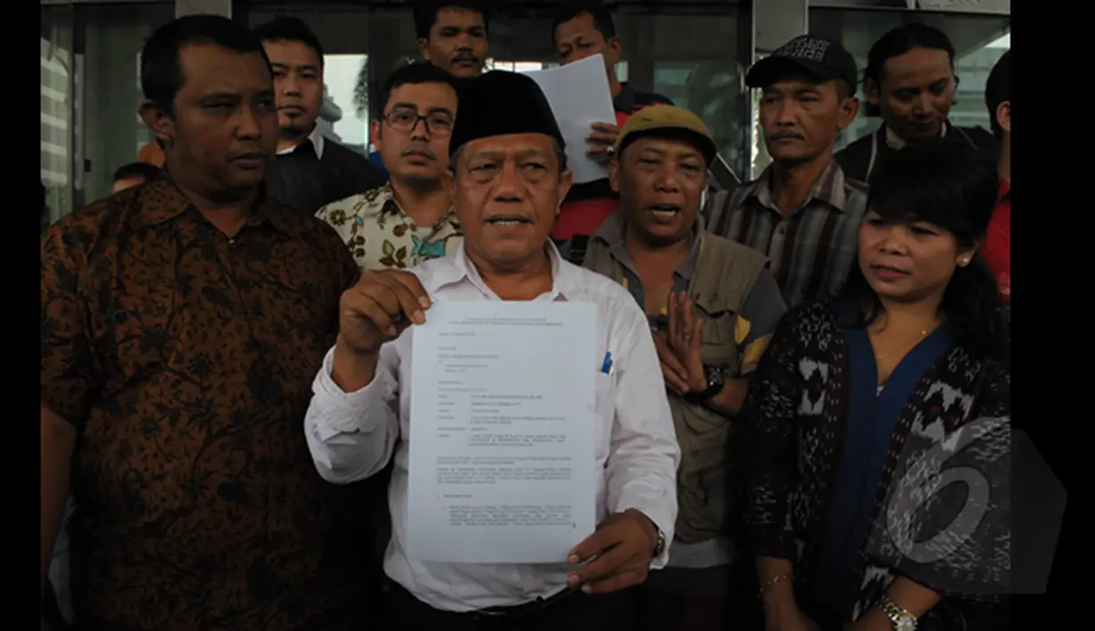 Ketua Umum DPP SBSI, Muchtar Pakpahan mendatangi Gedung KPK Jakarta, Kamis (26/02/2015).  Muchtar Pakpahan mendaftarkan Judicial Review pasal 77 UU No.8/1981 tentang Hukum Acara Pidana (KUHAP) ke Mahkamah Konstitusi (MK). (Liputan6.com/Andrian M Tunay)