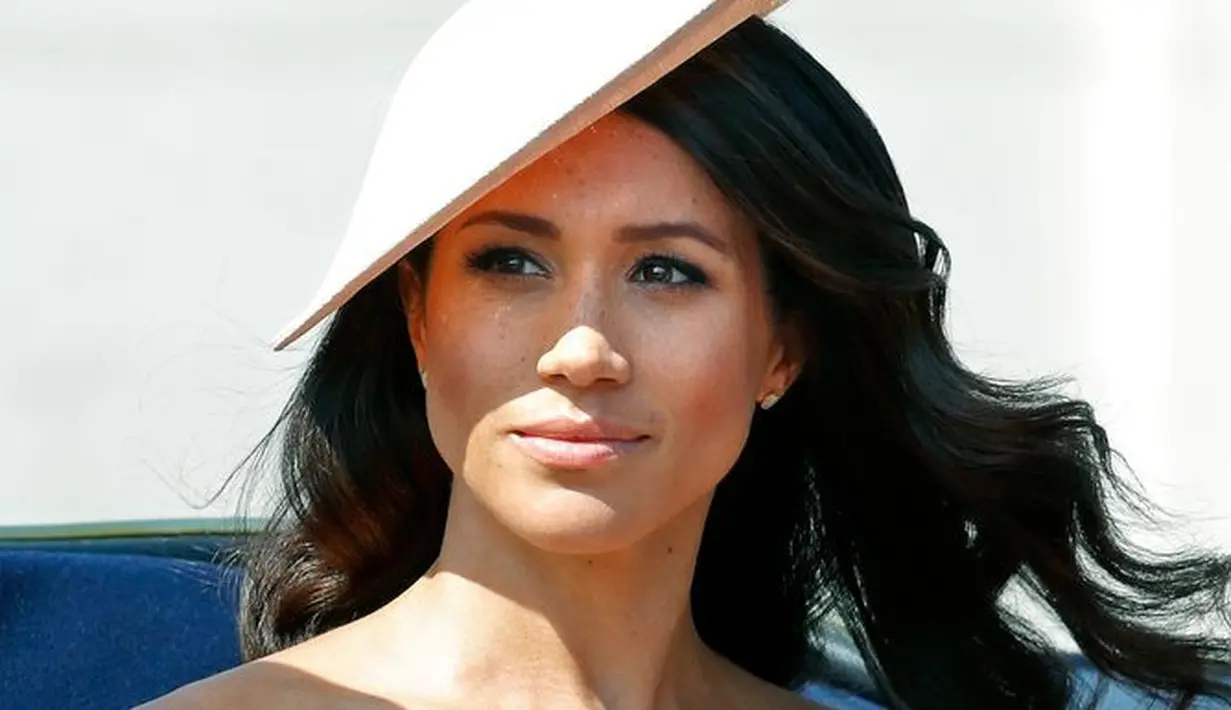 "Meghan pun sangat takut mengenai hal-hal apa lagi yang akan dikatakan oleh ayahnya," tambah sumber. (Cosmopolitan)