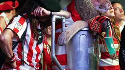 Ekspresi kecewa suporter Athletic Bilbao. (AFP/Quique Garcia)