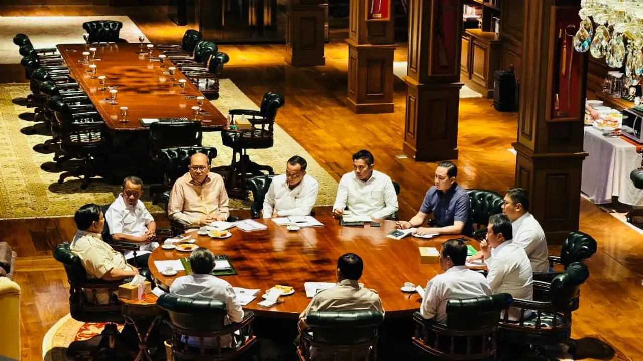 Presiden Prabowo Subianto mengadakan rapat secara maraton bersama sejumlah Menteri Kabinet Merah Putih di kediaman pribadinya, Hambalang, Kabupaten Bogor, Jawa Barat, Rabu (20/8/2025).