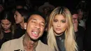 Hubungan asmara yang terjalin antara Kylie Jenner dan Tyga rupanya sangat rumit. Keduanya kerap diterpa skandal dan berulang kali rujuk tanpa adanya konfirmasi. (AFP/Bintang.com)
