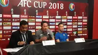 Pelatih Global Cebu Marjo Allado (tengah) bertekad mencuri poin di kandang Bali United pada laga pamungkas Grup G Piala AFC 2018, Rabu (25/4/2018). (Liputan6.com/Dewi Divianta)