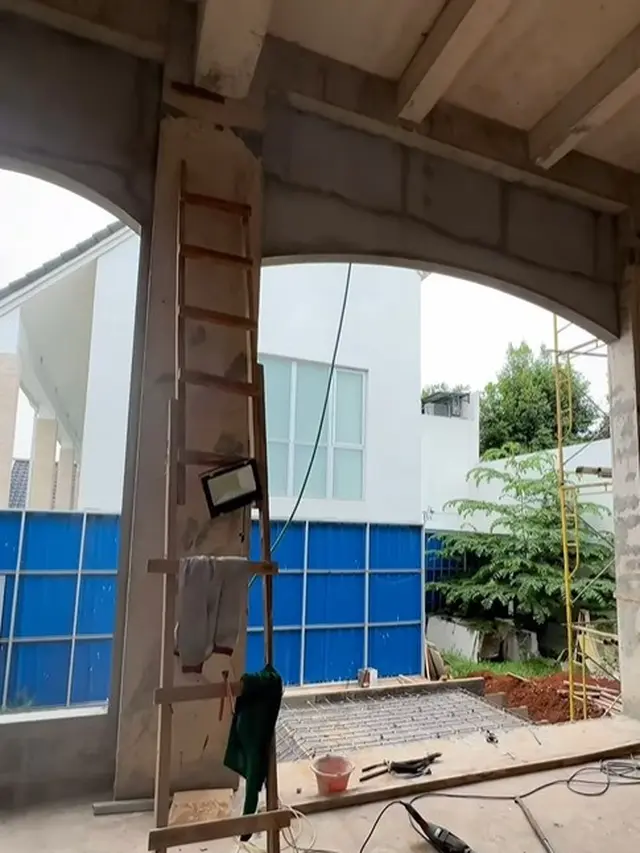 Potret proses pembangunan kamar utama di rumah baru Ayu Dewi (Sumber: Instagram/mrsayudewi)