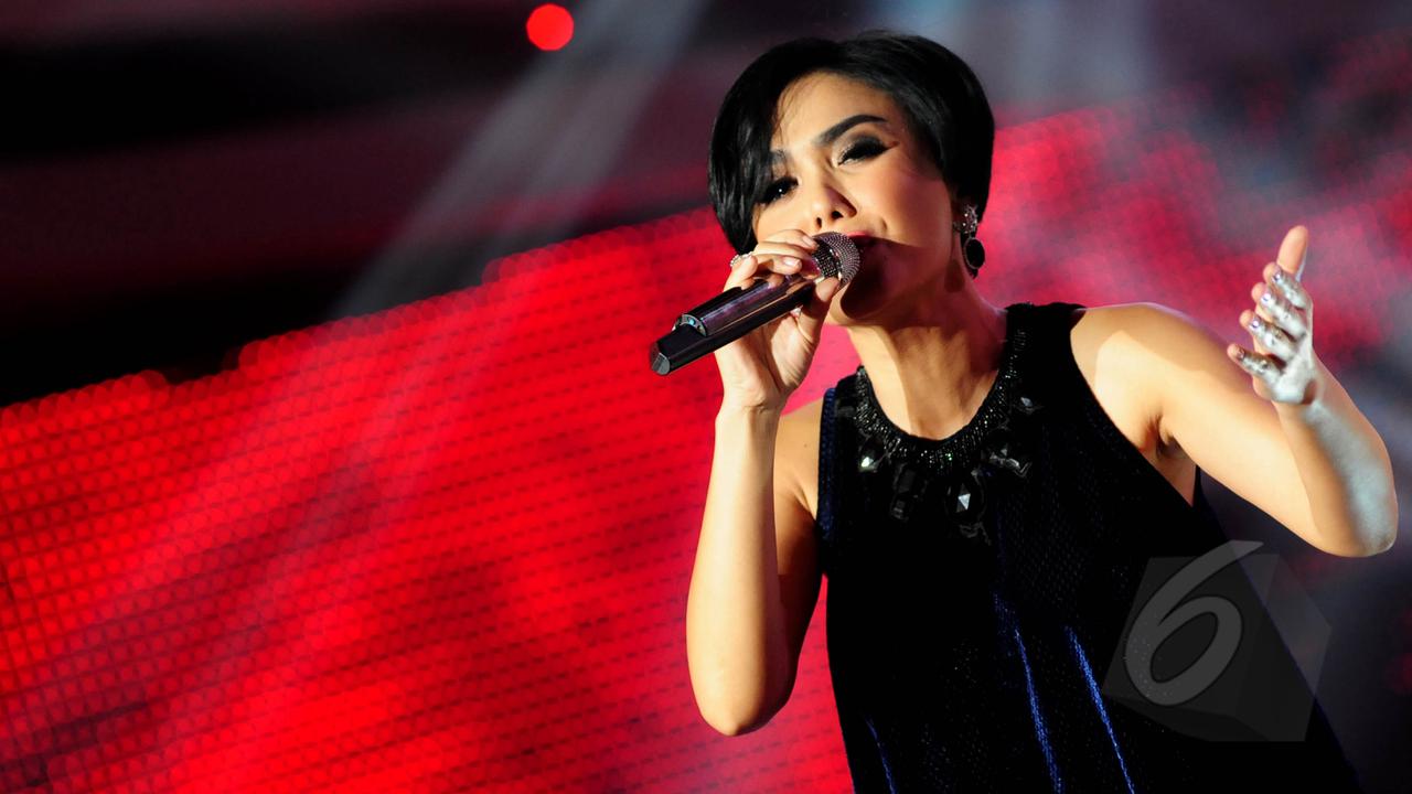 Usia 43, Yuni Shara Tak Pernah Menua