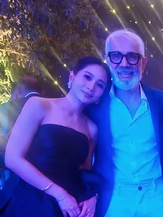 Momen Romantis Sukhdev Singh dengan Bunga Zainal (credit: instagram/sukhdev21apr)