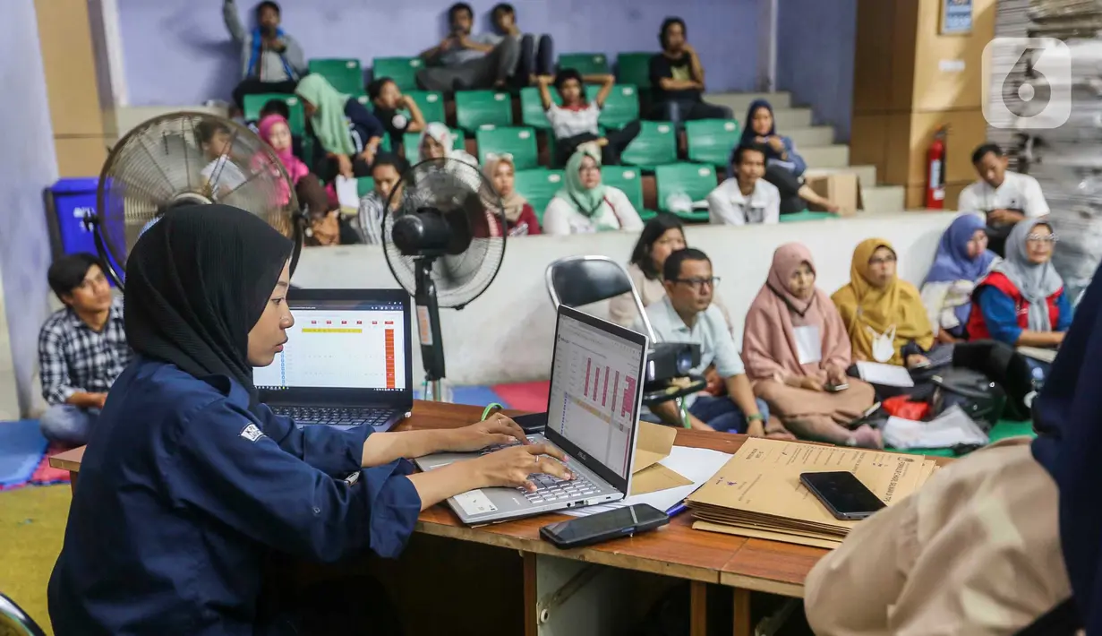 Dimulai di tingkat TPS, PPS, PPK, KPU Kabupaten/kota, KPU Provinsi hingga KPU pusat. (Liputan6.com/Angga Yuniar)