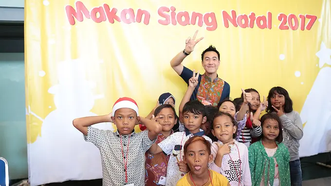 [Bintang] Di Momen Natal 2017, Daniel Mananta Malah Jadi Pelayan