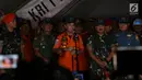 Kabasarnas Marsekal Madya M Syaugi bersama Panglima TNI Marsekal Hadi Tjahjanto memberi keterangan pers terkait perkembangan pencarian Lion Air JT 610 di Pelabuhan JICT 2 Tanjung Priok, Jakarta, Rabu (31/10). (Merdeka.com/Imam Buhori)