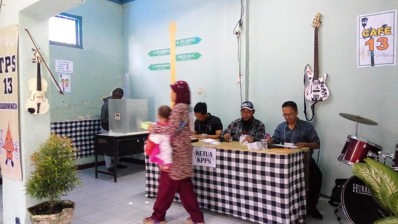 TPS Rasa Kafe Musik Putar Lagu-Lagu Asyik Saat Mencoblos 