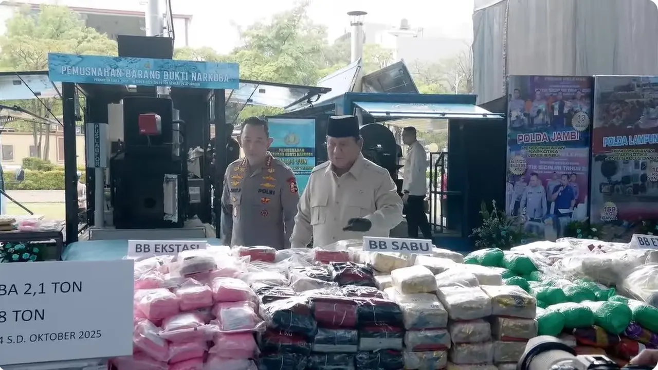 Presiden Prabowo Subianto saat melihat langsung barang bukti narkoba 214,84 ton dengan estimasi nilai setara Rp 29,366 Triliun.