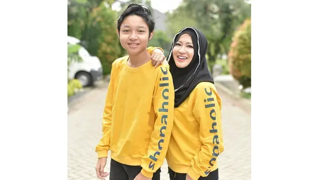 6 Momen Kiesha Alvaro Pakai Baju Couple dengan Okie Agustina, Selalu Kompak