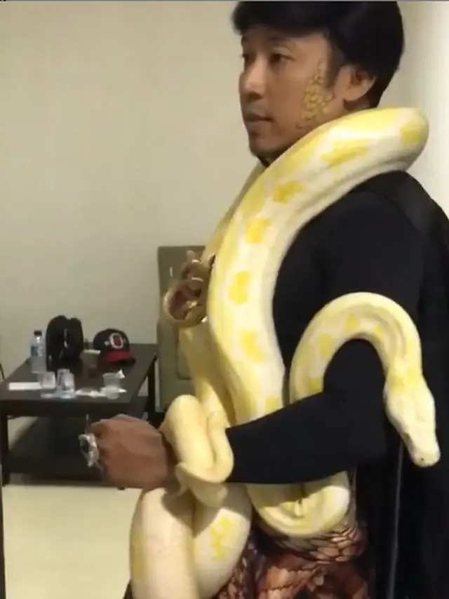 Pecinta Hewan, Ini 6 Potret Denny Cagur Bareng Hewan Peliharaannya yang Tak Biasa