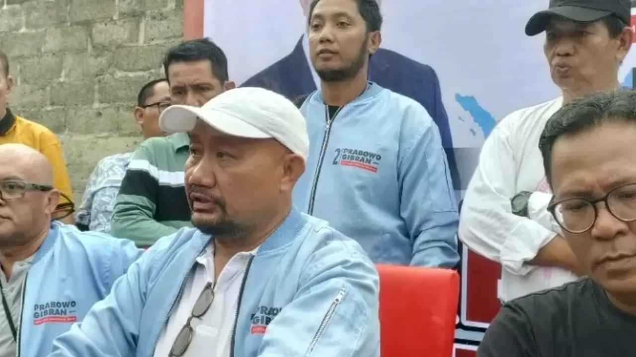 Ketua TKD Paslon 02 Banyuwangi Sumail Abdullah saat menggelar juma pres di Banyuwangi (Istimewa)