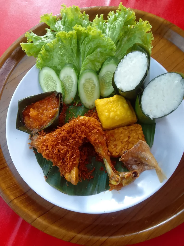 8 Rekomendasi Tempat Makan Nasi Timbel di Bandung Enak dan Populer di 2025