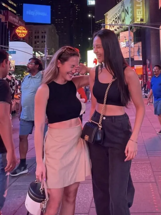 Tampilan Pevita Pearce dan Anya Geraldine Saat Ke Amerika Serikat