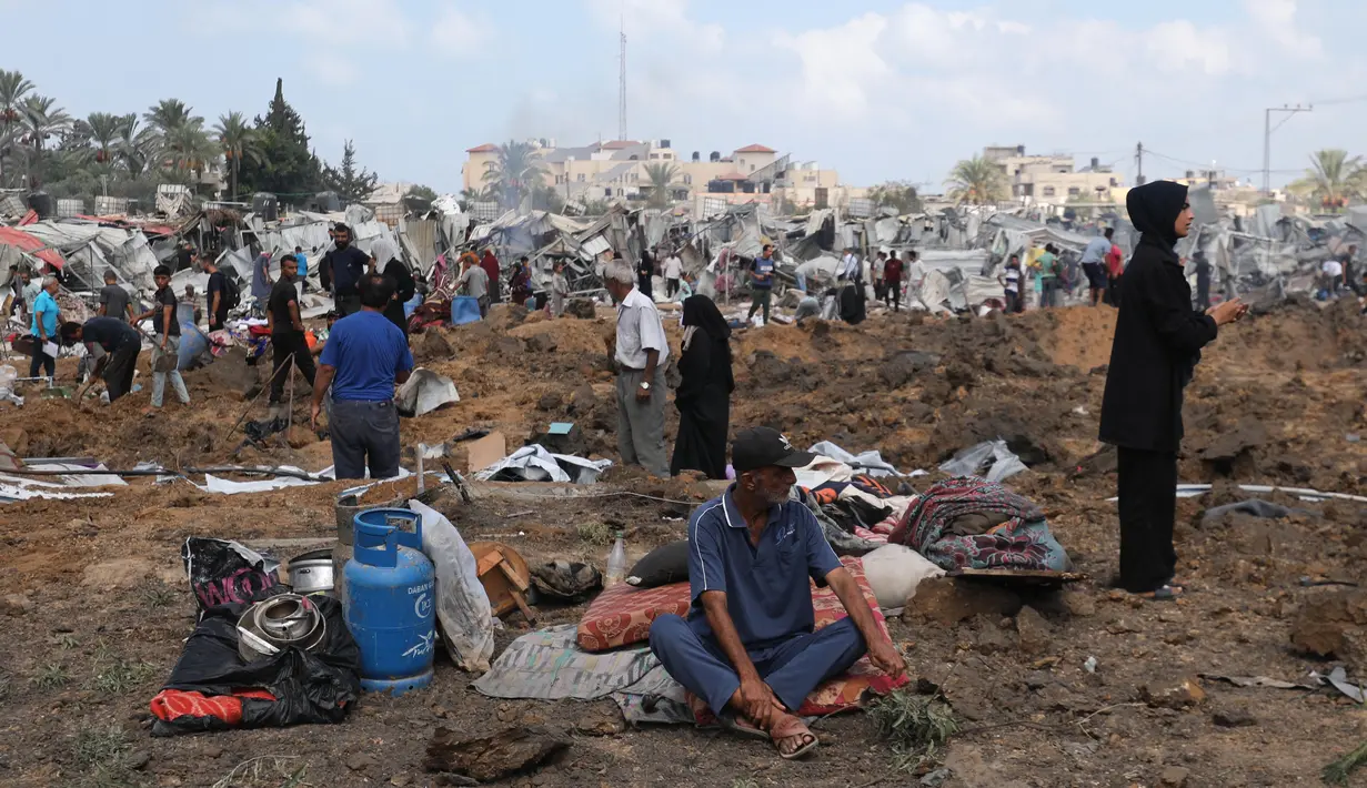 Ledakan akibat serangan Israel tersebut sempat memicu kepanikan warga. (Eyad BABA/AFP)