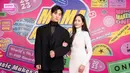 Hwang Minhyun dan Kim Sohyun datang ke Jepang untuk membacakan nominasi MAMA Awards 2023 di Tokyo Dome. (Foto: AP Photo/Toru Hanai)