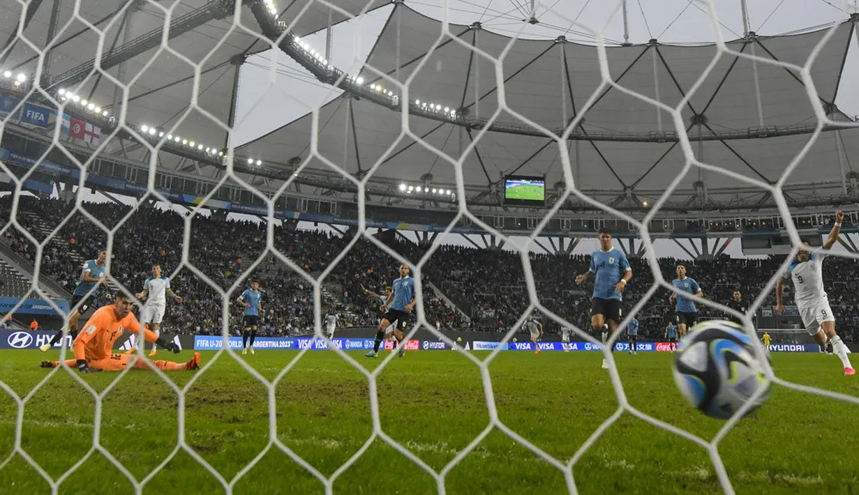 <p>Inggris unggul 2-0 pada babak pertama. Gol pertama dicetak Bashir Humphrey pada menit ke-22. (AP Photo/Gustavo Garello)</p>