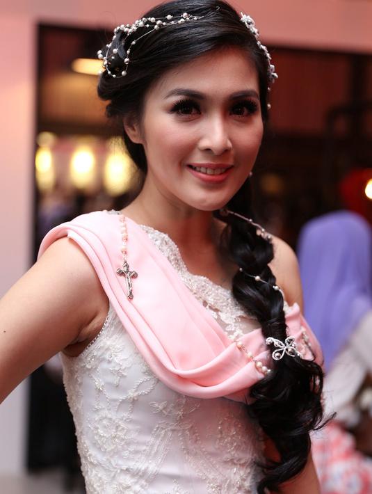 Konsep Gaun Pengantin Untuk Sandra Dewi Photo