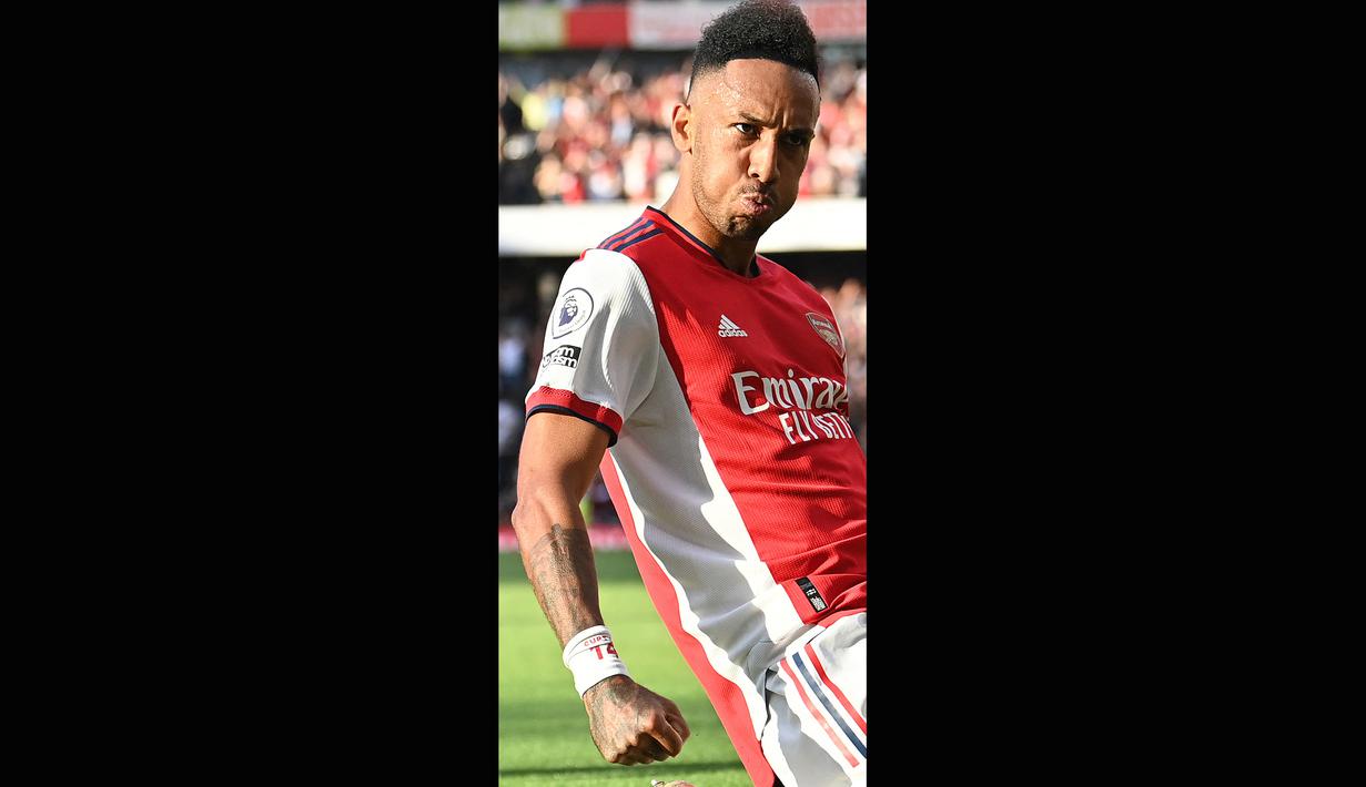 Rasa cinta Aubameyang terhadap kota London tampaknya tak akan hilang walau sempat ditepikan oleh Mikel Arteta sebelum dirinya pindah ke Barcelona. Seni rajah Gudang Peluru sudah masuk ke pori-pori Aubameyang, dirinya kini mantap bersama Chelsea yang merupakan rival sekota Arsenal. (AFP/Ben Stansall)