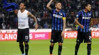 Inter Milan's Fredy Guarin (L), Mauro Icardi (C) and Jeison Murillo (R) celebrate their victory over AC Milan at the end of their Italian Serie A soccer match at the San Siro stadium in Milan, Italy, September 13, 2015. Inter Milan won 1-0. REUTERS/Giorgi